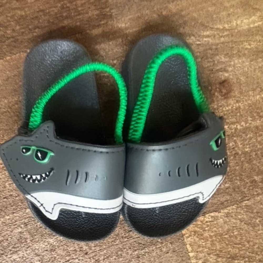 SHARK BAByY
Toddler SANDALS SIZE 5